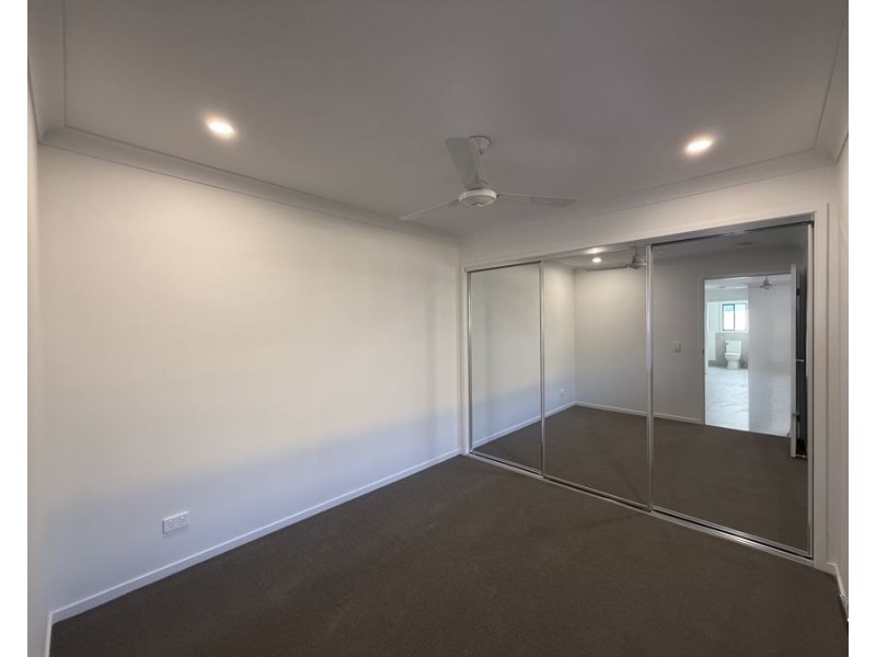 2/1 Syrah St, Logan Reserve QLD 4133