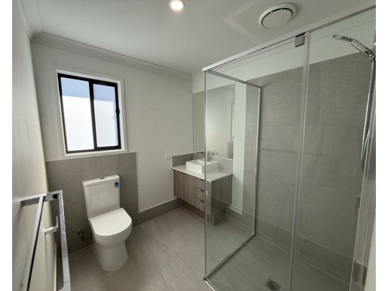 2/1 Syrah St, Logan Reserve QLD 4133