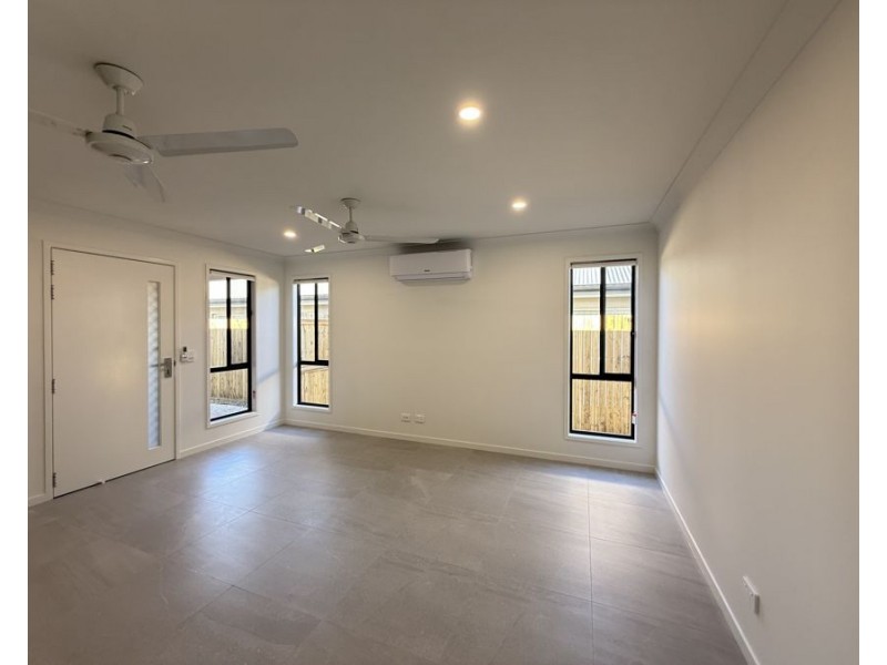 2/1 Syrah St, Logan Reserve QLD 4133
