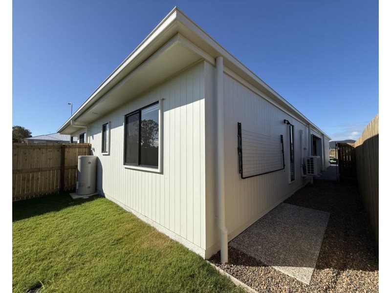 2/1 Syrah St, Logan Reserve QLD 4133