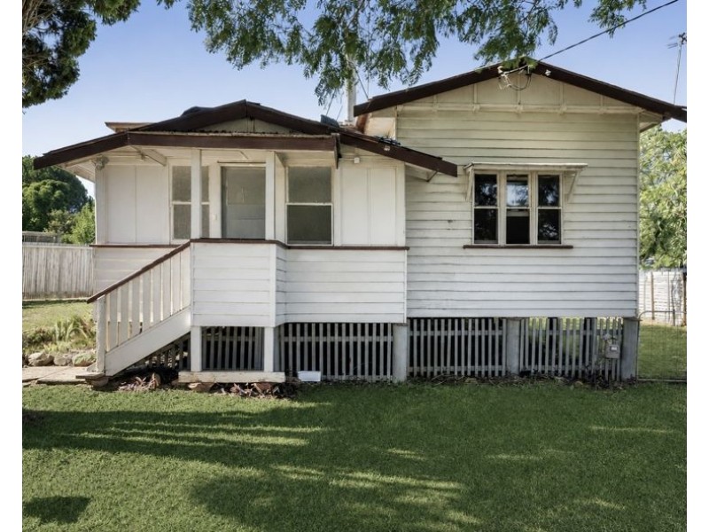 295 James St, Newtown QLD 4350