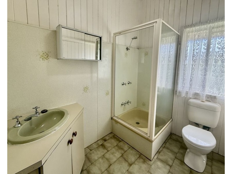 295 James St, Newtown QLD 4350