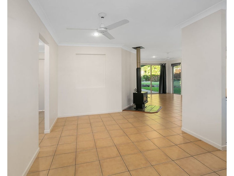 10 Wattle Crescent, Raceview QLD 4305