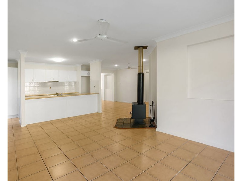 10 Wattle Crescent, Raceview QLD 4305