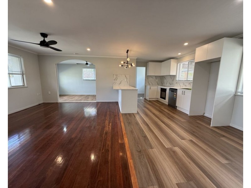 30 Lloyd George St, Eastern Heights QLD 4305