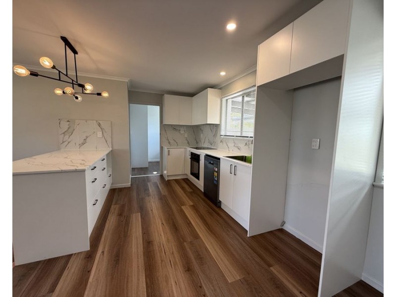 30 Lloyd George St, Eastern Heights QLD 4305