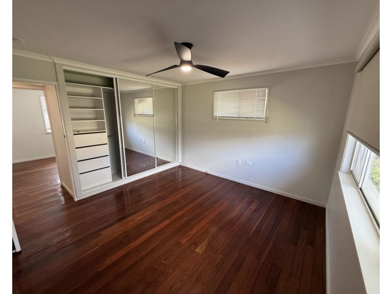 30 Lloyd George St, Eastern Heights QLD 4305