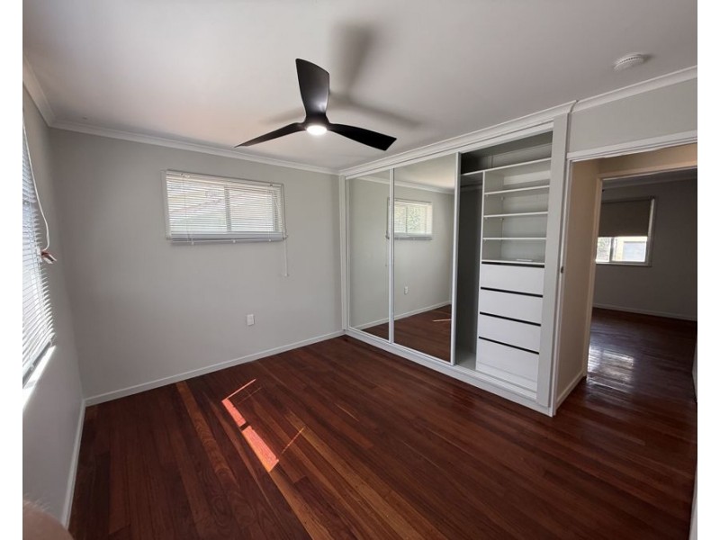 30 Lloyd George St, Eastern Heights QLD 4305