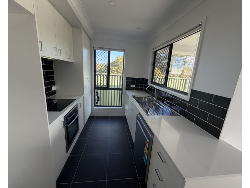 2/40 Somerville Cct, Park Ridge QLD 4125