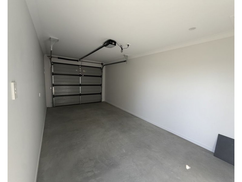 2/40 Somerville Cct, Park Ridge QLD 4125