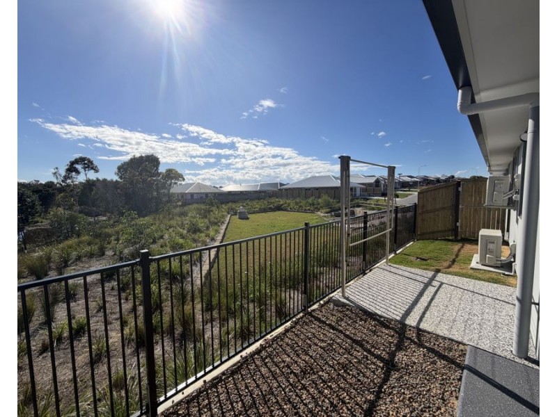 2/40 Somerville Cct, Park Ridge QLD 4125