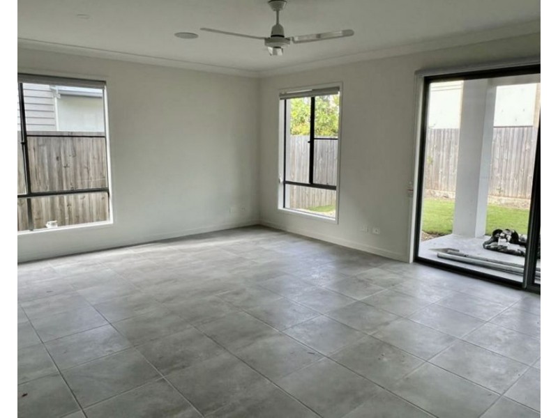 2/46 Seashell Avenue, Coomera QLD 4209