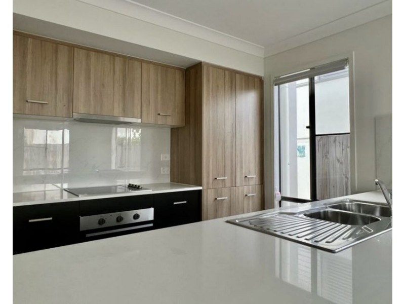 2/46 Seashell Avenue, Coomera QLD 4209