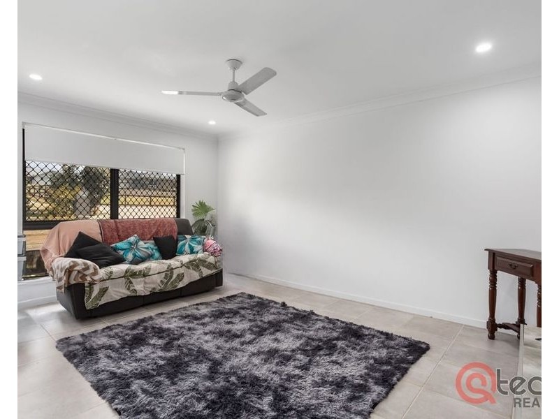 32 Harvest Road, Meringandan West QLD 4352