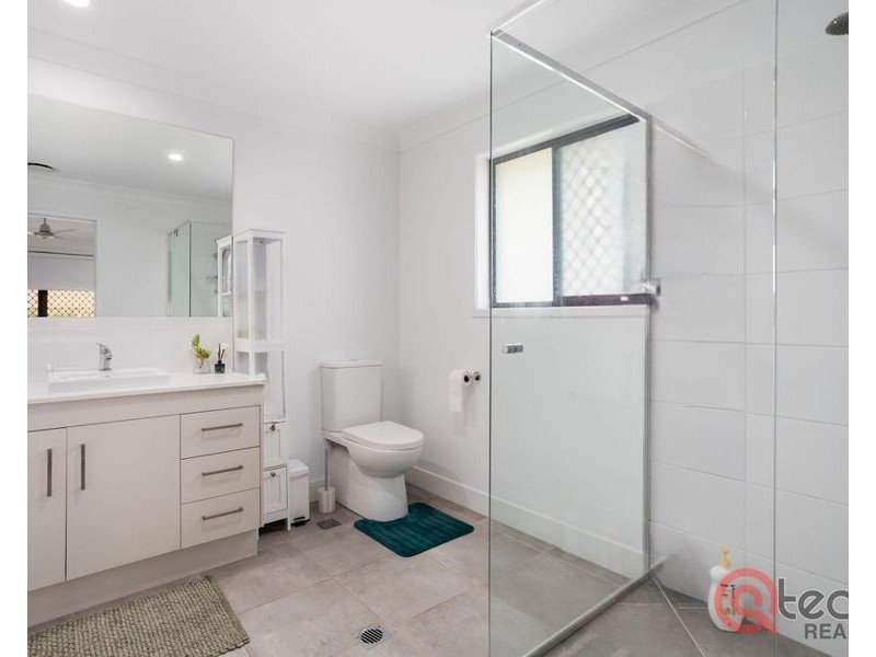 32 Harvest Road, Meringandan West QLD 4352