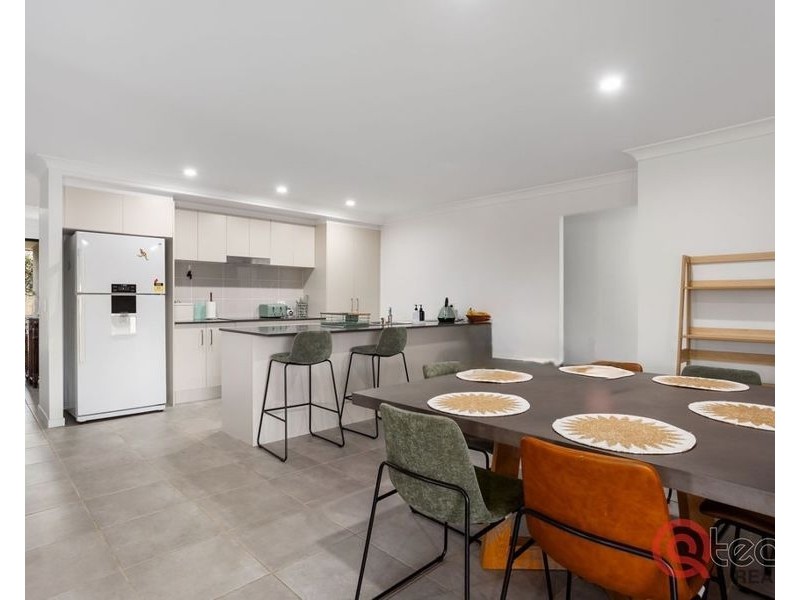 32 Harvest Road, Meringandan West QLD 4352