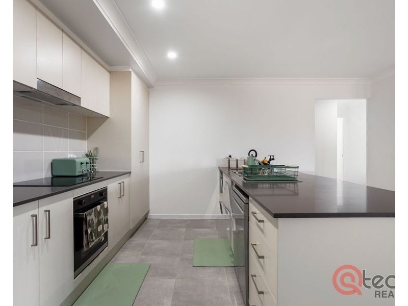 32 Harvest Road, Meringandan West QLD 4352