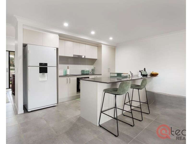 32 Harvest Road, Meringandan West QLD 4352