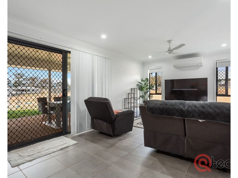 32 Harvest Road, Meringandan West QLD 4352