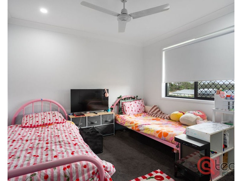 32 Harvest Road, Meringandan West QLD 4352