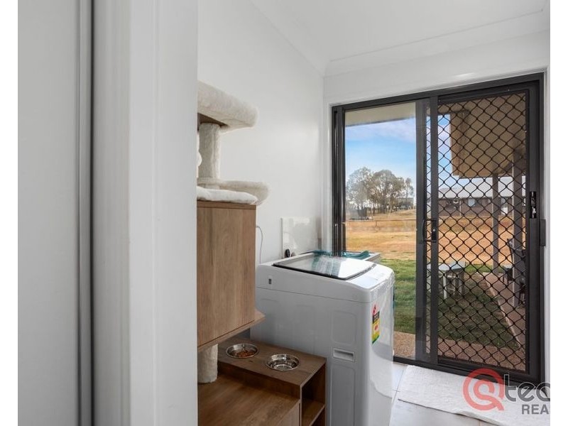32 Harvest Road, Meringandan West QLD 4352