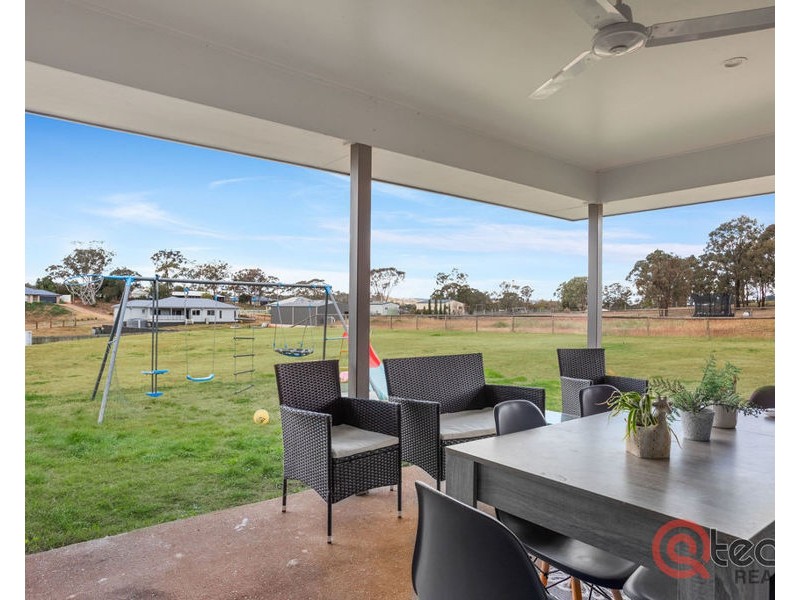 32 Harvest Road, Meringandan West QLD 4352