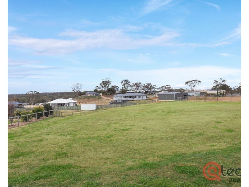 32 Harvest Road, Meringandan West QLD 4352