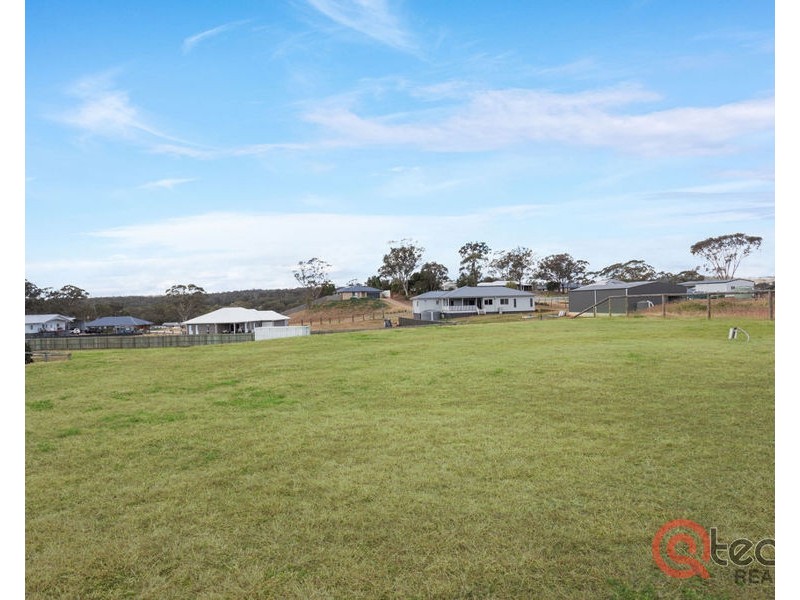 32 Harvest Road, Meringandan West QLD 4352