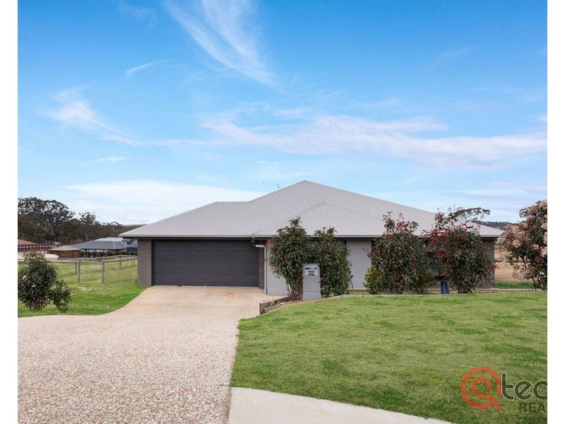 32 Harvest Road, Meringandan West QLD 4352