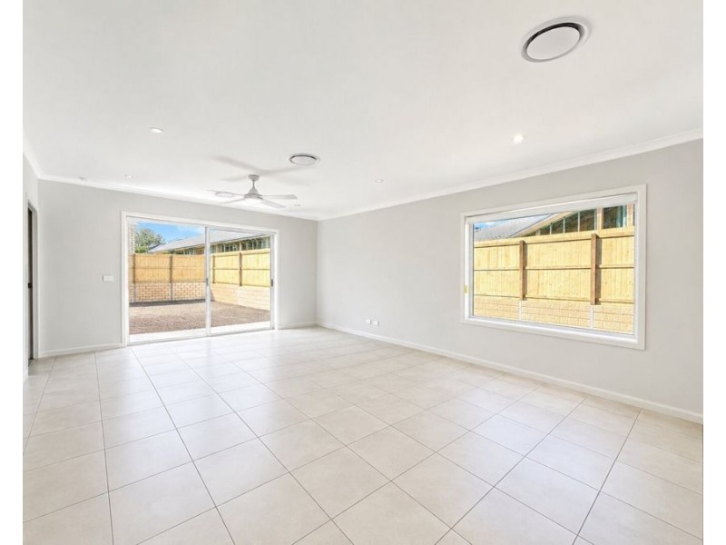 14 Hills Crescent, Redbank Plains QLD 4301