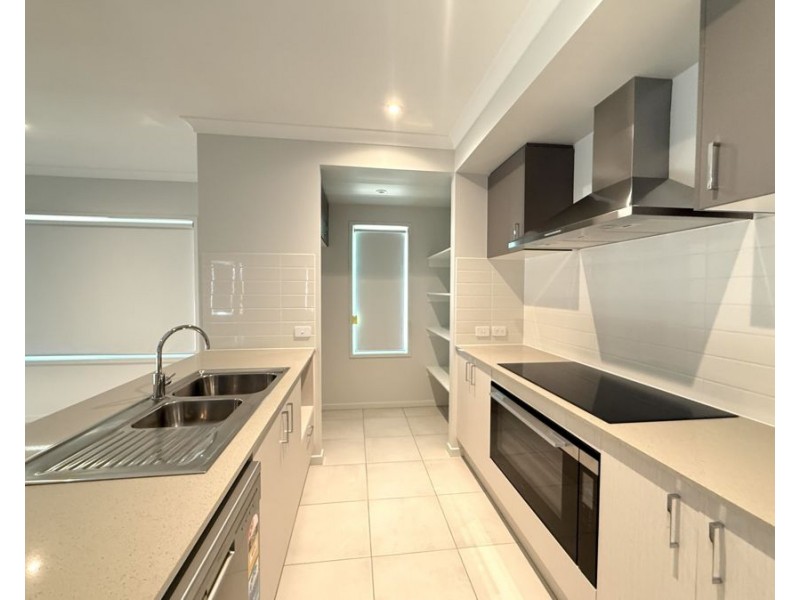 14 Hills Crescent, Redbank Plains QLD 4301