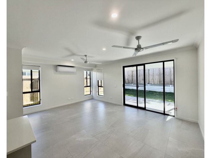 1/33 Provence Place, Greenbank QLD 4124