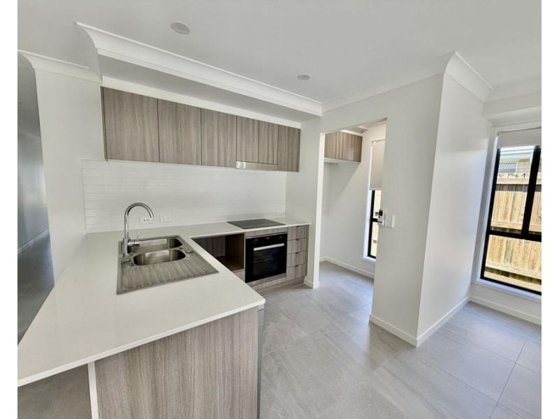 1/33 Provence Place, Greenbank QLD 4124