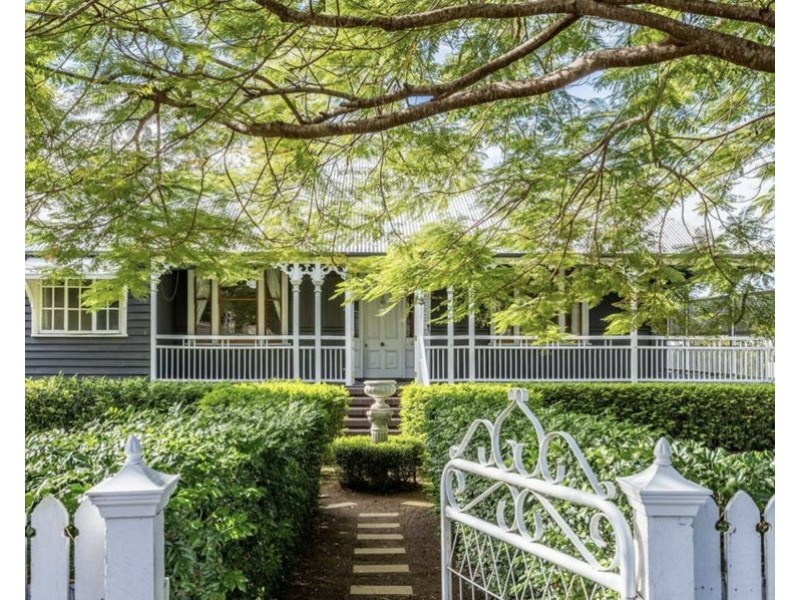 54 Whitehill Rd, Eastern Heights QLD 4305