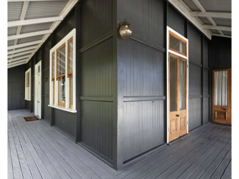 54 Whitehill Rd, Eastern Heights QLD 4305