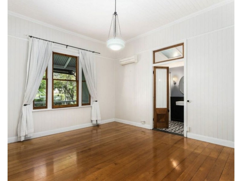 54 Whitehill Rd, Eastern Heights QLD 4305