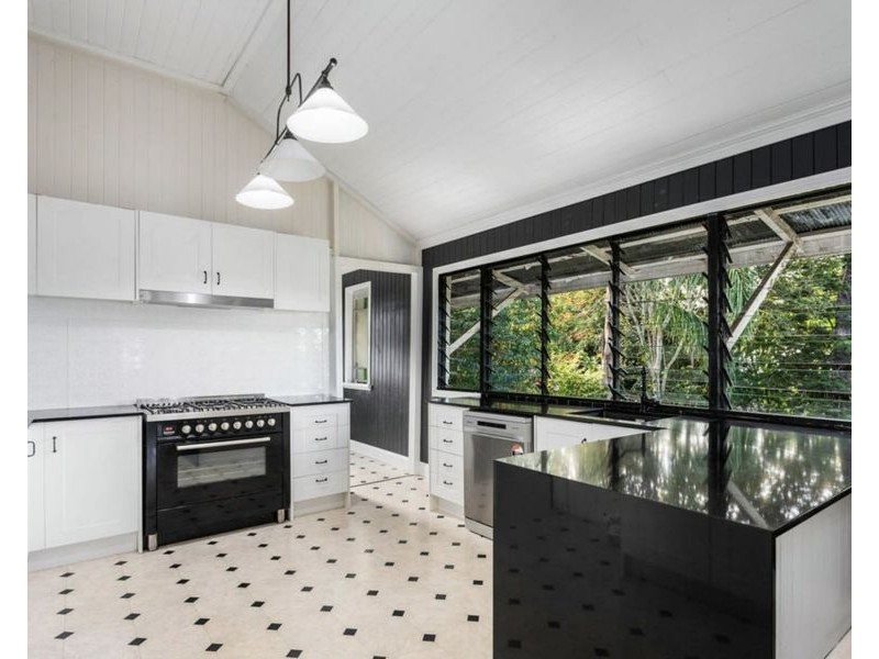 54 Whitehill Rd, Eastern Heights QLD 4305
