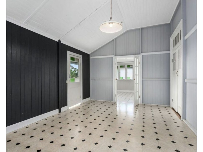 54 Whitehill Rd, Eastern Heights QLD 4305