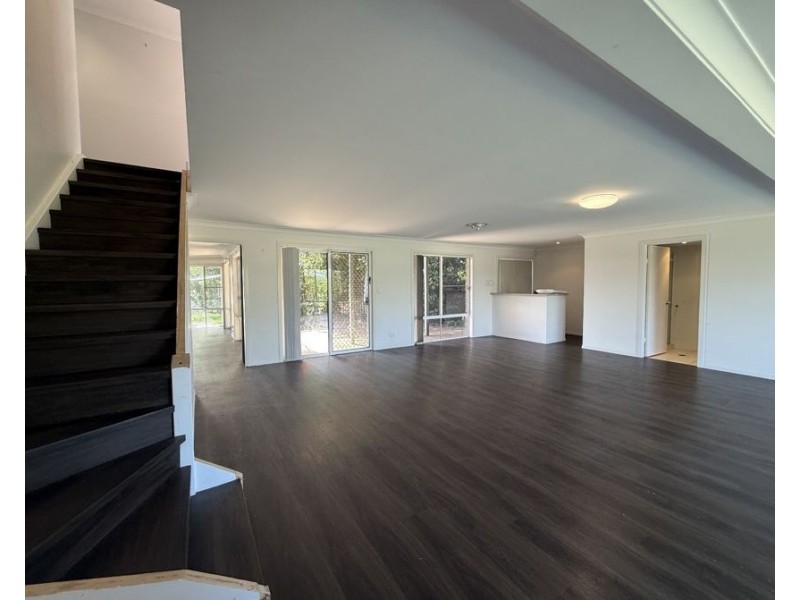 13 Tradewinds Ave, Paradise Point QLD 4216