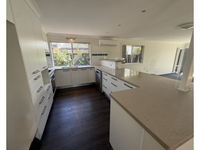 13 Tradewinds Ave, Paradise Point QLD 4216
