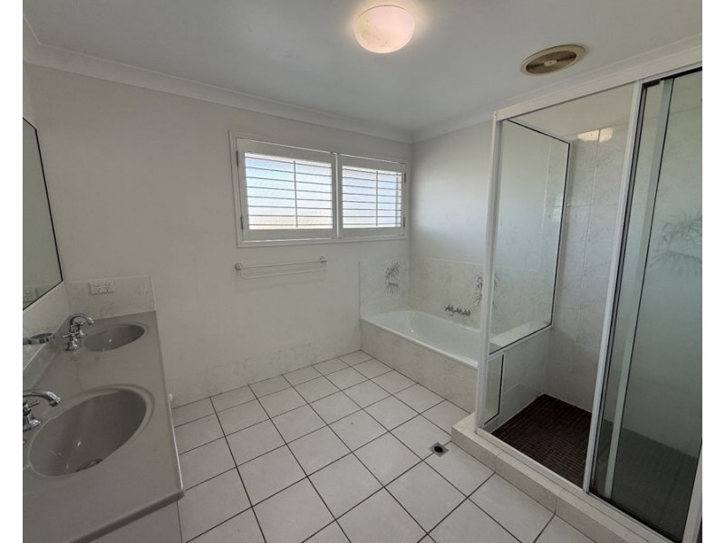 13 Tradewinds Ave, Paradise Point QLD 4216