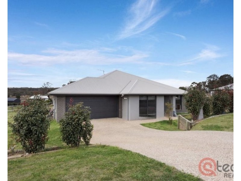 32 Harvest Rd, Meringandan West QLD 4352