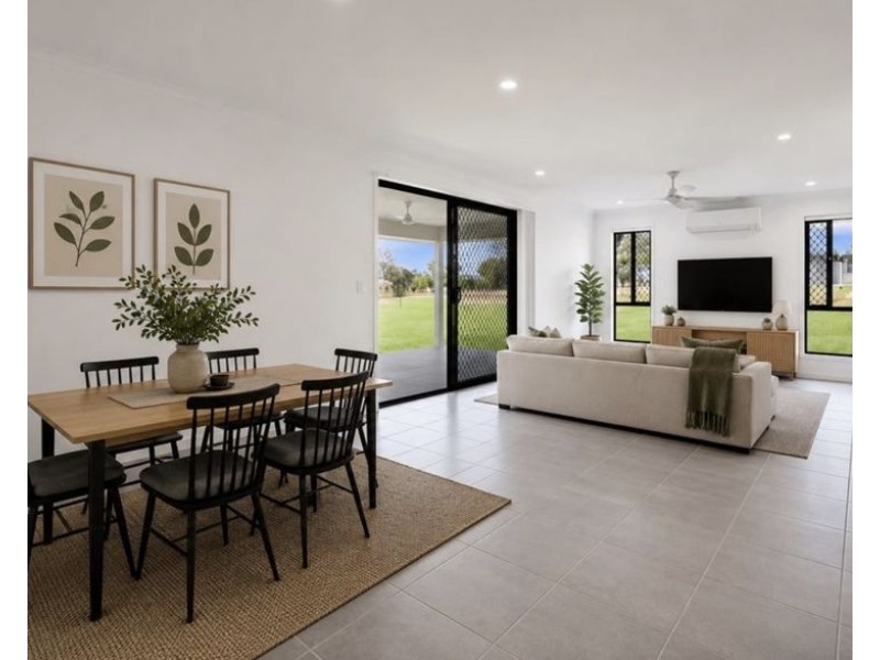 32 Harvest Rd, Meringandan West QLD 4352