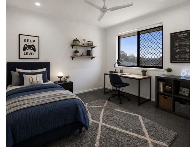 32 Harvest Rd, Meringandan West QLD 4352
