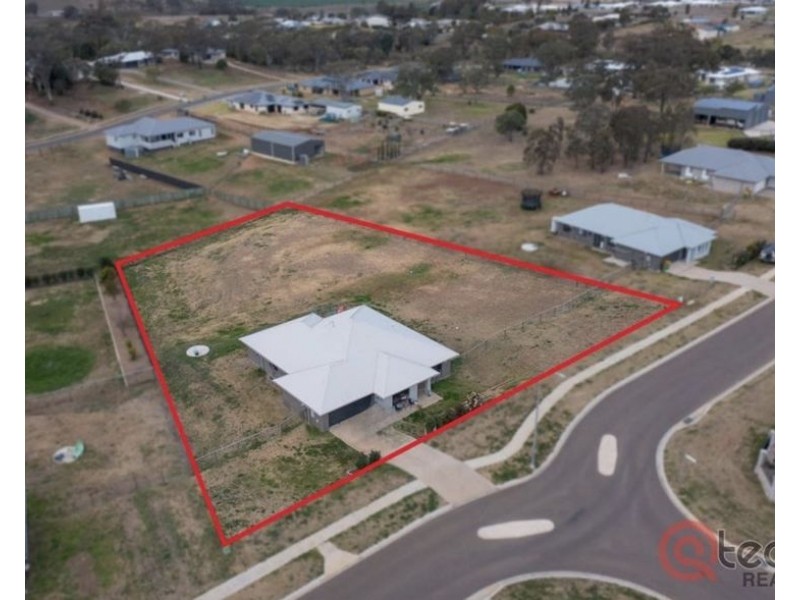 32 Harvest Rd, Meringandan West QLD 4352