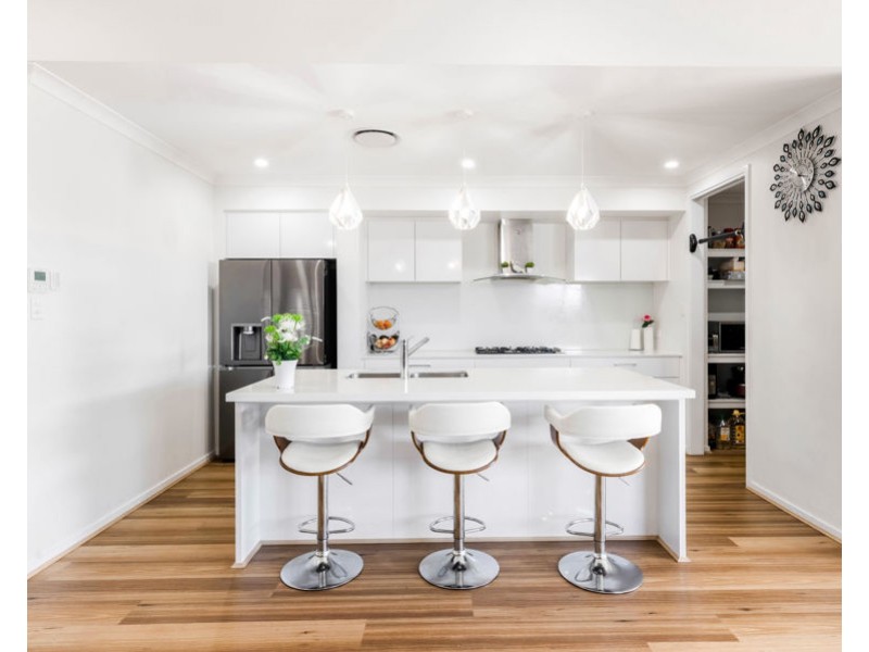 13 Edward Circuit, Deebing Heights QLD 4306