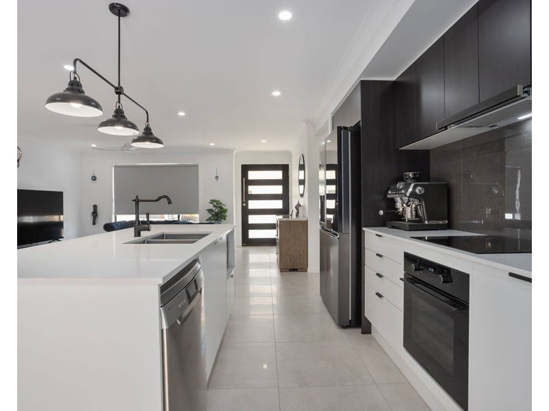 10 Beaumont Close, Hatton Vale QLD 4341