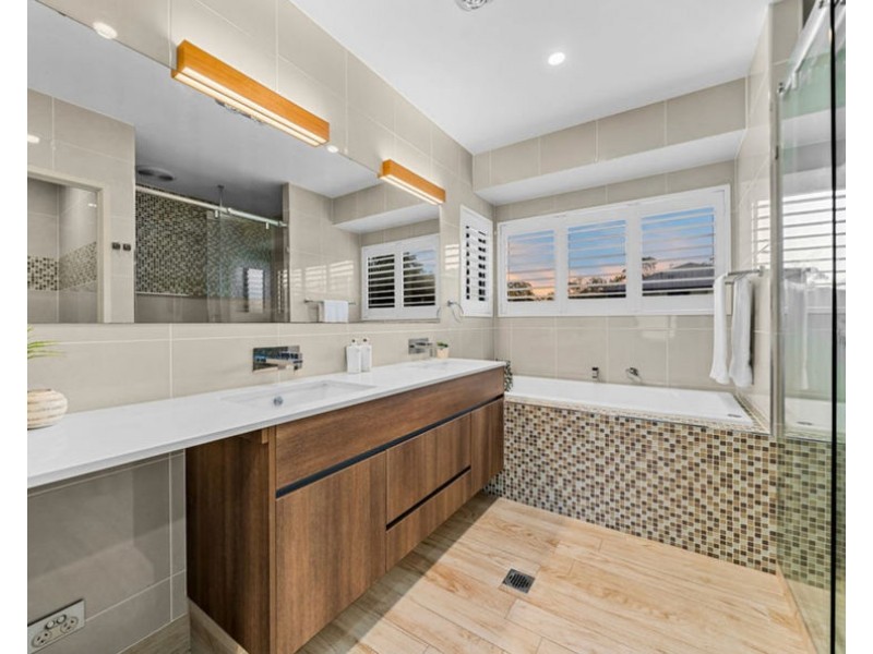 1 Cromwell Ct, Doolandella QLD 4077
