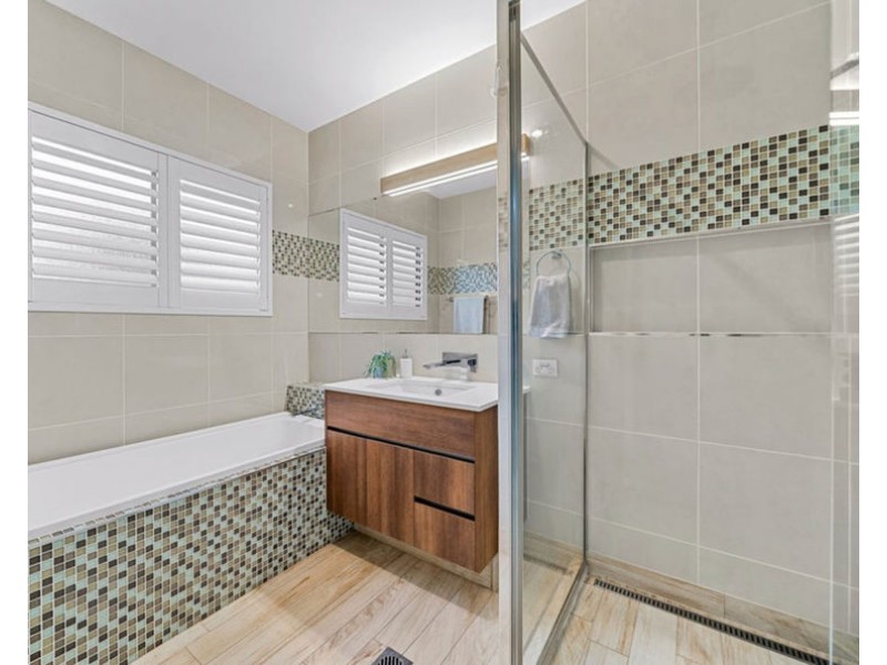 1 Cromwell Ct, Doolandella QLD 4077