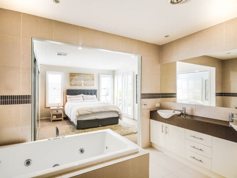 12 Barbuda Circuit, Parrearra QLD 4575